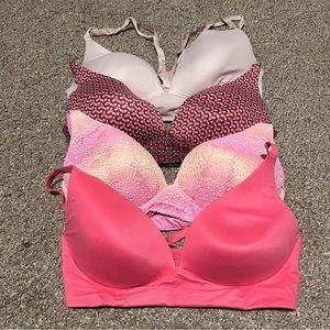 Four 34D Victoria’s Secret lightly lined plunge bras